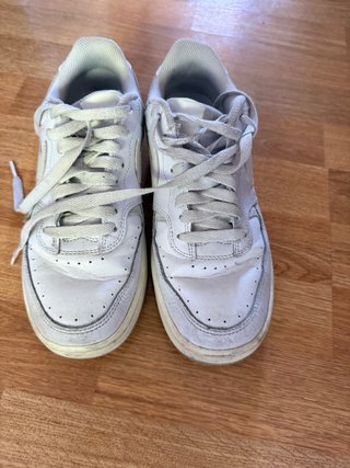 Zapatillas Nike Grises y Blancas