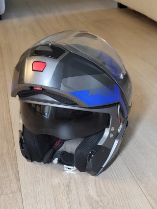 Casco de moto modular gris y azul. NOLAN N90-3.