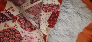 Falda corta estampada con pantalón