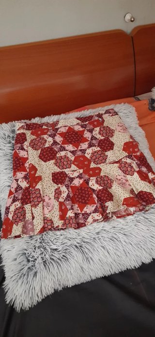 Falda corta estampada con pantalón
