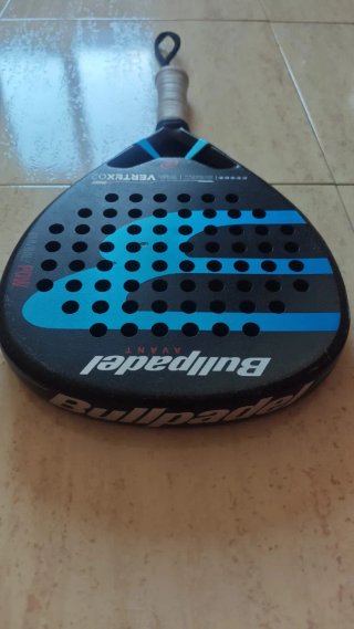 Pala de pádel Bullpadel Vertex 02 avant