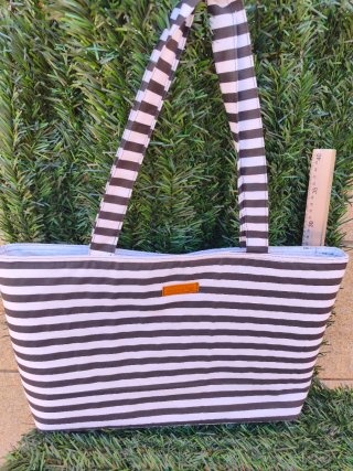 Bolso de rayas blanco y negro