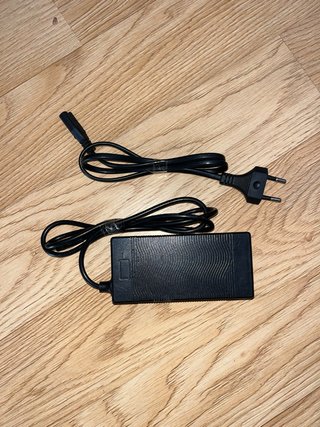 Cargador Universal Patinete Eléctrico/Bici