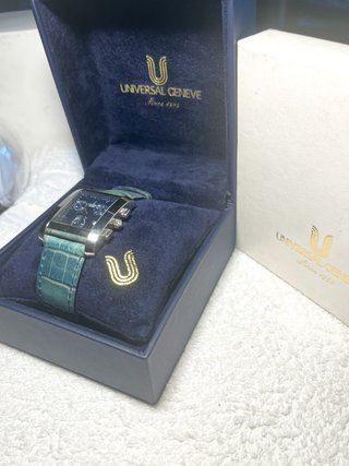 Reloj Universal Genève Cronógrafo Azul