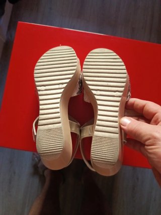 Sandalias Piesanto Beige y Dorado