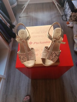 Sandalias Piesanto Beige y Dorado