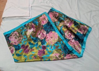 Alegre pañuelo vintage de flores
