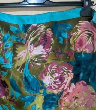 Alegre pañuelo vintage de flores