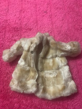 Abrigo visón sintético de muñeca Nancy de Famosa