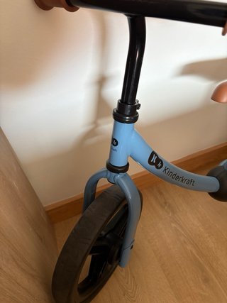 Bicicleta de equilibrio Kinderkraft azul