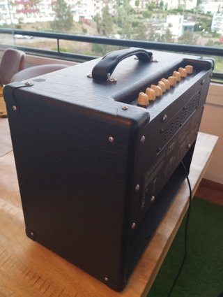 Amplificador a válvulas Blackstar HT5R MKII