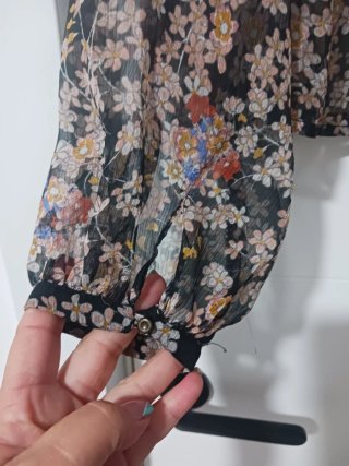 Blusa estampada floral manga larga