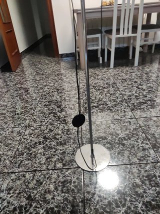 Lámpara de pie LED salón moderna