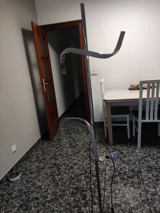 Lámpara de pie LED salón moderna