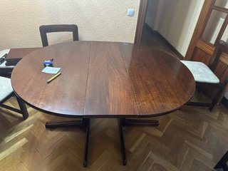 Mesa redonda de salón y 5 sillas