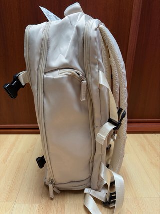Mochila beige viaje avion