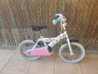 Bicicleta infantil blanca y rosa