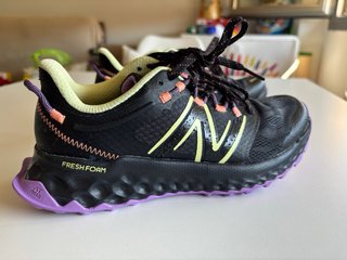 New Balance Mujer Garoe 37.5 Negro/Morado