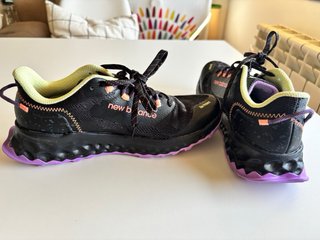 New Balance Mujer Garoe 37.5 Negro/Morado