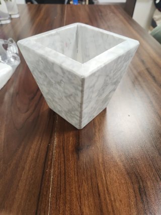 Hermoso macetero de piedra mármol