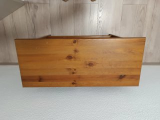Mueble de pino macizo