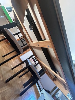Mesa comedor IKEA Bjursta negra con sus 4 sillas