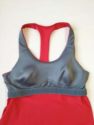 Camiseta deportiva Nike mujer sujetador incorporad