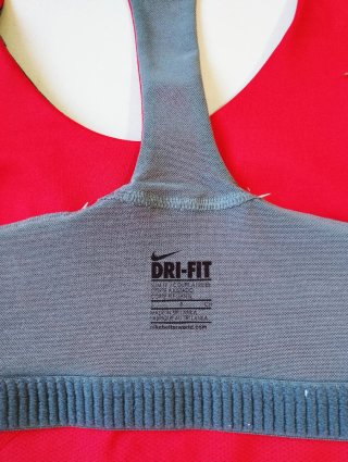Camiseta deportiva Nike mujer sujetador incorporad