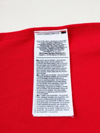 Camiseta deportiva Nike mujer sujetador incorporad