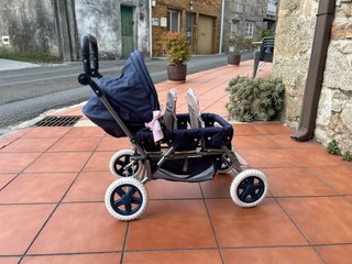 Carrito de muñecas para trillizos