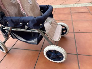 Carrito de muñecas para trillizos