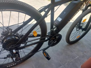 Bicicleta Eléctrica Negra TOUROLL U1.