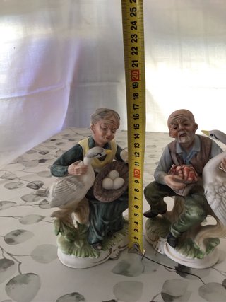 Pareja de ancianos con cisnes cerámica