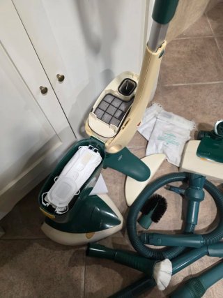 Aspiradora Vorwerk VK135 con accesorios Funcional.