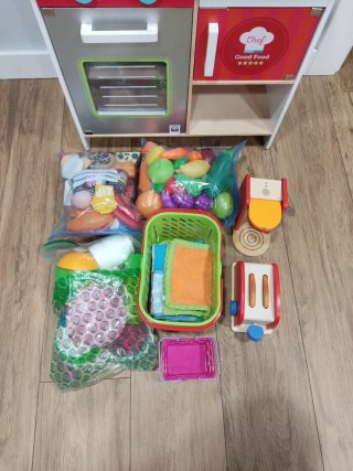 Cocinita infantil de madera con accesorios