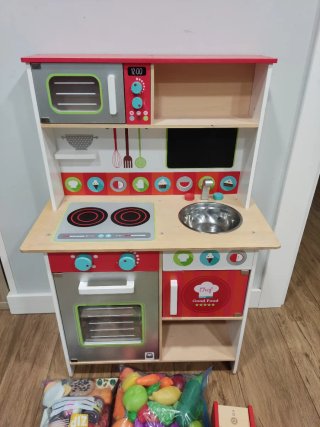 Cocinita infantil de madera con accesorios