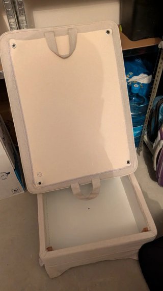 Banco baúl tapizado beige con almacenaje