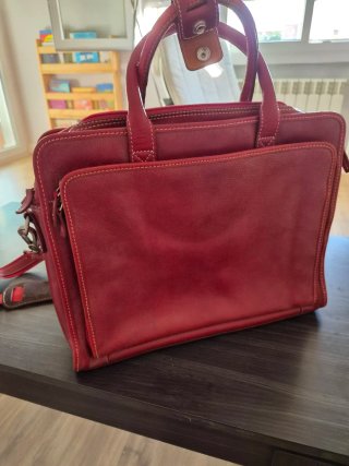 Maletín de piel rojo-burdeos