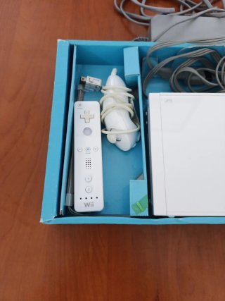Nintendo Wii + Cables + Mando