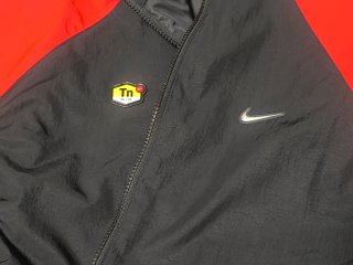 Chaqueta Nike TN Vintage Negra y Roja