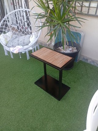 Tavolo da esterno in bambù e metallo