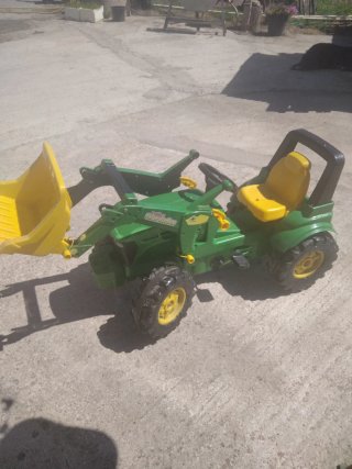 Tractor de pedales para niños