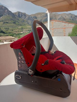 Carro de bebé rojo: capazo, maxicosi y silla