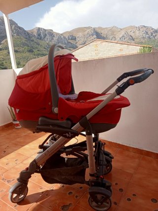 Carro de bebé rojo: capazo, maxicosi y silla