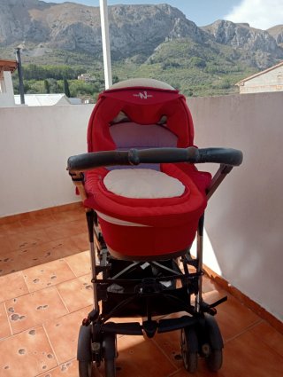 Carro de bebé rojo: capazo, maxicosi y silla
