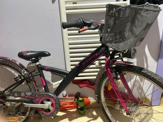 Bicicleta niña B'TWIN negra y rosa