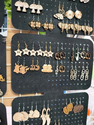 Pendientes de madera artesanales