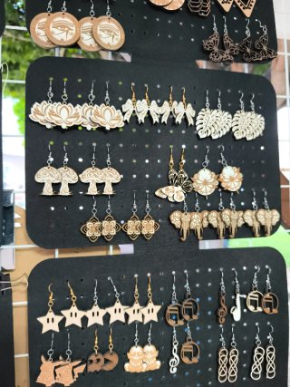 Pendientes de madera artesanales