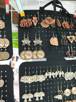 Pendientes de madera artesanales