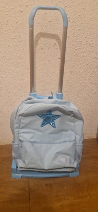 Mochila con ruedas y neceser azul estrellas